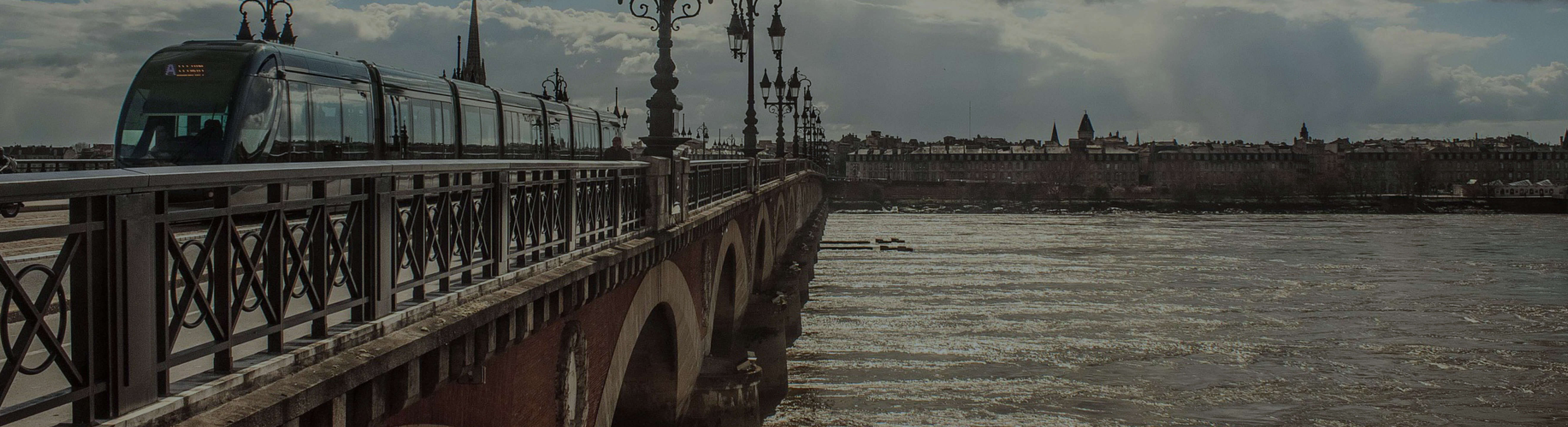 Vue du Pont de Pierre